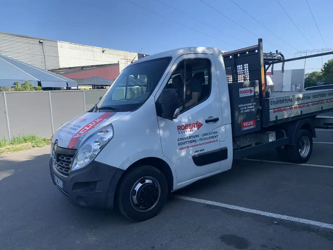 Camion Robert B. Couvreur — couverture, isolation, gouttière et ravalement, dans le Val-de-Marne