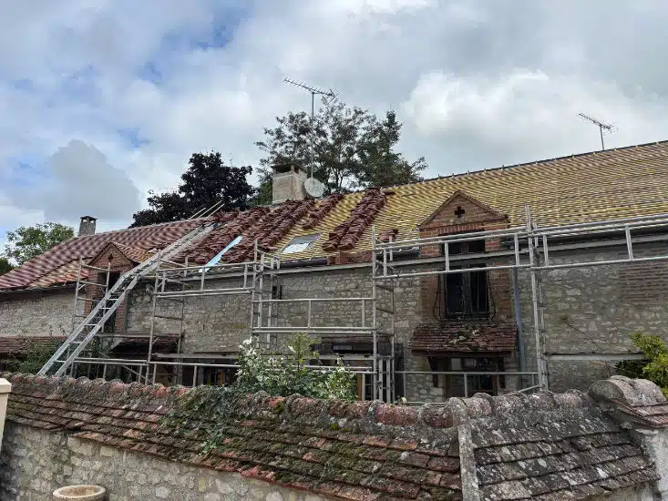 Chantier de rénovation de toiture mené par Brandon Robert — prestation proposée à L’Haÿ-les-Roses