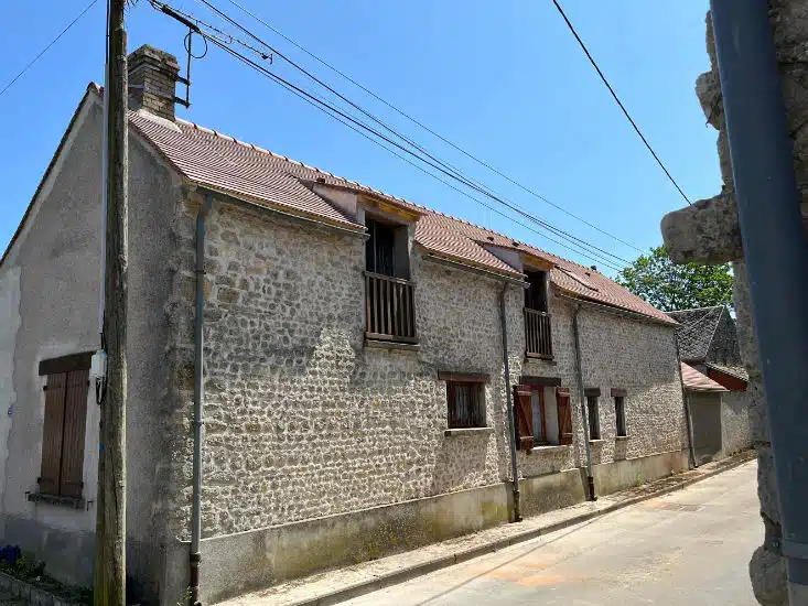 Toiture rénovée en fin de chantier par Robert B. Couvreur — artisan couvreur à Thiais