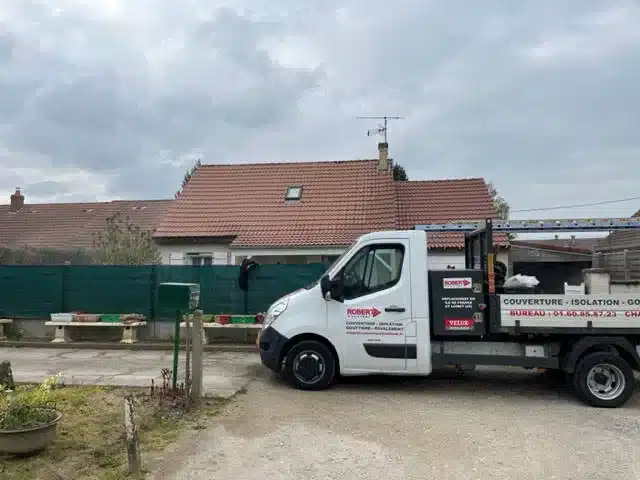 Toiture de pavillon en tuiles terre cuite, chantier terminé — couvreur à Choisy-le-Roi